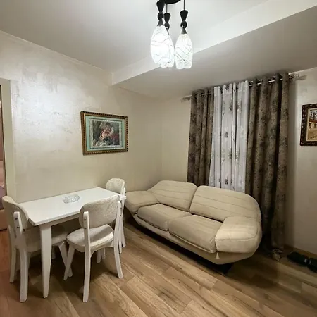 Luxury 6 Near Square 21 Apartmán