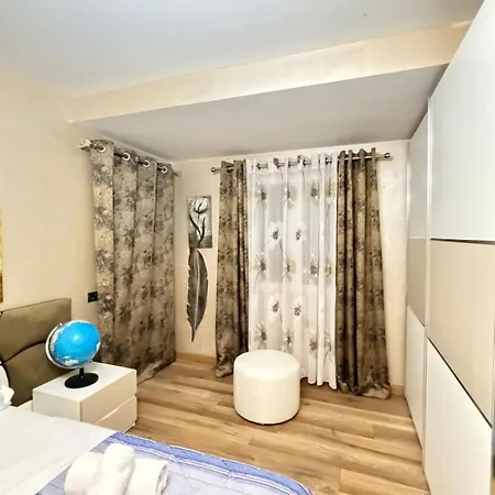 Luxury 6 Near Square 21 *