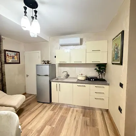 Luxury 6 Near Square 21 Apartmán *