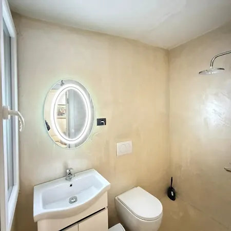 Apartmán Luxury 6 Near Square 21 *